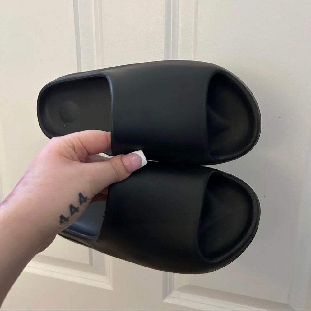 Black Yeezy Slide Dupe